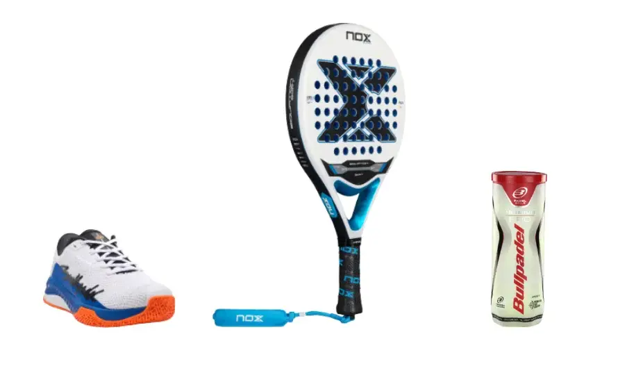 Padel Ausrüstung Einsteiger - Schläger, Bälle und Schuhe auf einem Tisch