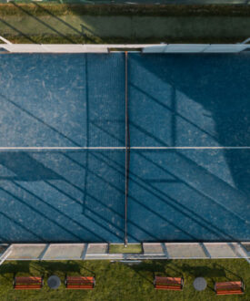 Padel Spielfeld - Court von oben mit offiziellen Maßen und Linien