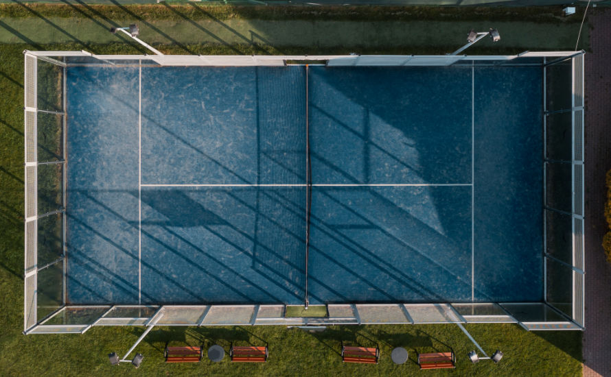 Padel Spielfeld - Court von oben mit offiziellen Maßen und Linien