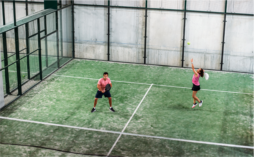 Padel Doppel Taktik - Zwei Spieler in paralleler Formation am Netz