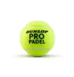 Dunlop Pro Padel Ball Nahaufnahme gelb mit Dunlop Pro Padel Schriftzug und Synthetikfilz