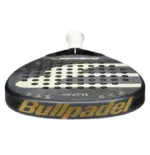 Bullpadel Flow Legend Padelschlaeger Schlaegerkopf Draufsicht Diamantform schwarz mit goldenem Bullpadel Logo Tribute Edition