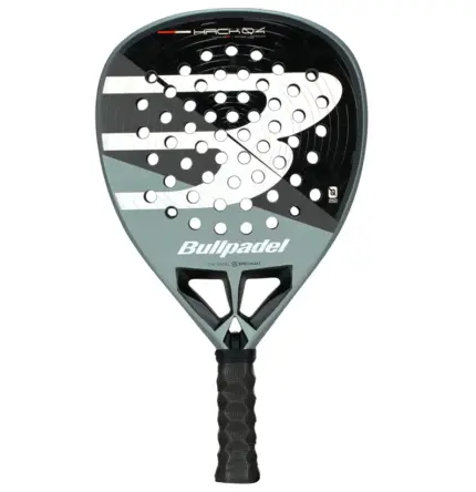 Schwarzer Bullpadel Hack 04 2026 Padelschlaeger Vorderseite in Diamantform mit Yin-Yang Design by Paquito Navarro