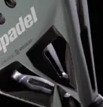 Bullpadel Hack 04 2026 Padelschlaeger Herzbereich mit Total Channel Kanalstruktur und Bullpadel Schriftzug