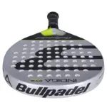Bullpadel Indiga Control 2026 Padelschlaeger runder Kopf von oben mit silber-schwarzer Oberflaeche