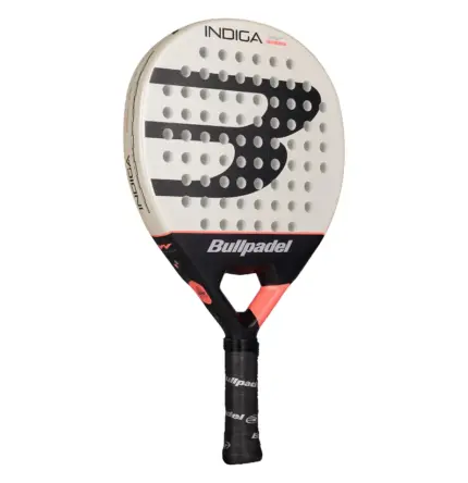 Bullpadel Indiga Woman 2026 Padelschlaeger Rueckseite mit Bullpadel Logo und beige-schwarzem Design