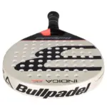 Bullpadel Indiga Woman 2026 Padelschlaeger runder Kopf von oben mit beige-schwarzer Oberflaeche
