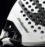 Bullpadel Vertex 05 2026 Padelschlaeger Herzbereich mit Vertex Core Bruecke und Bullpadel Logo