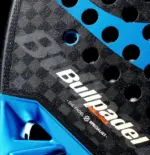 Bullpadel Vertex 05 Hybrid 2026 Padelschlaeger dreieckige Vertex Core Geometrie Nahaufnahme in Blau