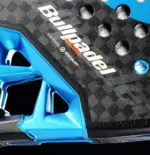 Bullpadel Vertex 05 Hybrid 2026 Padelschlaeger Schachbrett-Carbon Schlagflaeche mit Ease Vibe Daempfern