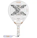 Weiss-goldener Nox AT10 Genius 12K Alum Xtrem 2026 Padelschlaeger Vorderseite mit Tapia-Signatur und Smart Strap