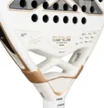 Nox AT10 Genius 12K Alum Xtrem 2026 Padelschlaeger Herzbereich mit Tapia-Signatur und EOS Tunnel Oeffnung