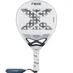Weiss-silberner Nox AT10 Genius 12K Alum Xtrem Lite 2026 Padelschlaeger Vorderseite mit Tapia-Signatur
