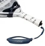 Nox AT10 Genius 12K Alum Xtrem Lite 2026 Padelschlaeger Griff mit Overgrip und Smart Strap Handschlaufe
