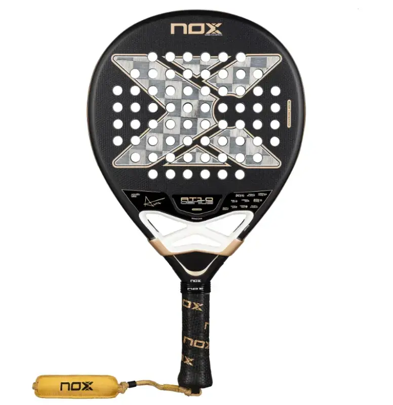 Schwarzer Nox AT10 Genius 18K Alum 2026 Padelschlaeger Vorderseite in Tropfenform mit Tapia-Signatur