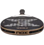 Nox AT10 Genius 18K Alum 2026 Padelschlaeger Kopf von oben mit Dual Spin Oberflaeche und Power-Rahmen