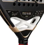 Nox AT10 Genius 18K Alum 2026 Padelschlaeger Herzbereich mit Tapia-Signatur und Chromic Paint Detail