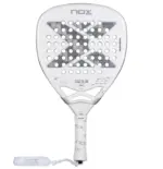 Weiss-grauer Nox AT10 Genius Attack 12K Alum Xtrem 2026 Padelschlaeger Vorderseite in Diamantform