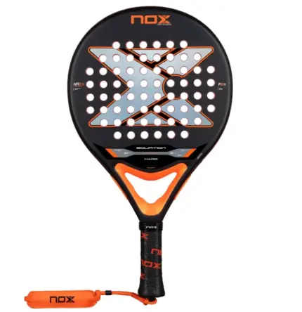 Schwarz-oranger Nox Equation Hard Advanced 2026 Padelschlaeger Vorderseite in runder Form