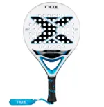Weiss-blauer Nox Equation Soft Advanced 2026 Padelschlaeger Vorderseite in runder Form