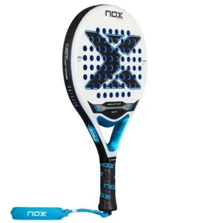 Nox Equation Soft Advanced 2026 Padelschlaeger Rueckseite mit Technologie-Auflistung am schwarzen Rahmen