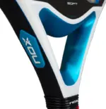 Nox Equation Soft Advanced 2026 Padelschlaeger Bruecke und Rahmendetail mit blauem Akzent