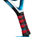 Nox Equation Soft Advanced 2026 Padelschlaeger schwarz-roter Camo Overgrip mit Hexagonal-Textur