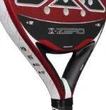 Nox X-Zero Red 2026 Padelschlaeger Herzbereich mit X-Zero Branding und schwarz-rotem Rahmendesign