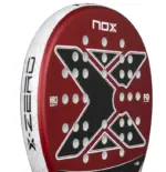 Nox X-Zero Red 2026 Padelschlaeger weisse Rueckseite Nahaufnahme mit NOX Logo und Technologie-Icons