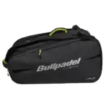 Schwarze Bullpadel XPLO Padeltasche Schraegansicht liegend mit Bullpadel Logo und lime Akzenten