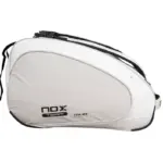Weiss-graue Nox ML10 Team Padeltasche Frontansicht liegend mit NOX Logo