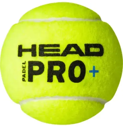 Head Padel Pro+ gelber Padelball Nahaufnahme mit grossem schwarzem HEAD Schriftzug PADEL PRO+ Logo und blauem Plus-Zeichen weisse Nahtlinie
