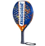 Babolat Alioth JR Padel-Schlaeger Rueckenansicht - blaue Schlagflaeche mit buntem Grafikdesign, Babolat-Logo und orangenem Rahmen