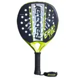 Babolat Counter Vertuo 2.6 Padel-Schlaeger Frontansicht schraeg links - schwarze Soft-Fibre-Flaeche mit weissem Lochermuster und gelbem Herzbereich