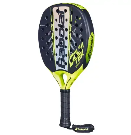 Babolat Counter Vertuo 2.6 Frontansicht schraeg rechts - schwarzer Rahmen mit Babolat-Logo, weisses Lochermuster und gelber Kehlenbereich sichtbar