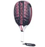 Babolat Stima Spirit Padelschläger Schrägansicht - leichter Carbon-Rahmen, Fiberglas-Fläche mit 3D Spin+ Textur in Schwarz-Korall
