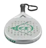 Dunlop Megamax Silver Padelschlaeger Schlagflaeche Nahaufnahme mit grossem gruenem Flying D Logo geradem Lochmuster und Armschlaufe im Vordergrund