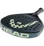 Head Extreme Pro Padelschlaeger Rahmen-Nahaufnahme seitlich mit mintgruenen HEAD Schriftzug auf dunkelblauem Carbonrahmen