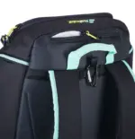 Babolat RH Perf Padel 2nd Gen Detailaufnahme - mintfarbene Polsterung am Schulterbereich, goldgelbe Reissverschluss-Zipper, robuste Verarbeitung sichtbar