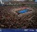 Ausverkauftes Stadion mit tausenden Zuschauern beim Greenweez Paris Premier Padel Major mit blauem Centre Court