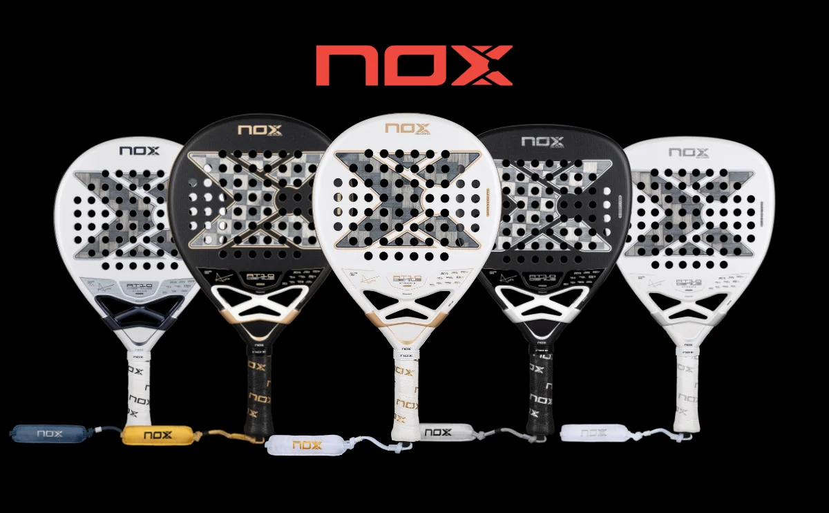 Nox AT10 Serie mit fünf Padelschlägern der Reihe nebeneinander vor schwarzem Hintergrund