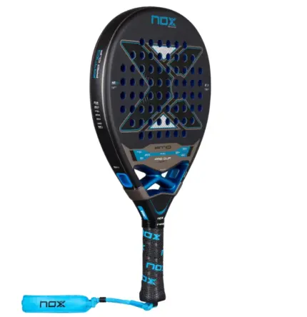 NOX AT10 Pro Cup Soft 2026 Padelschläger Schwarz Blau schräg von vorne