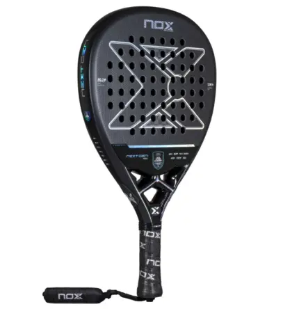 NOX NextGen Pro Attack 12K NFA Series Padelschläger schräg von vorne mit schwarzem Rahmen und NEXTGEN Schriftzug