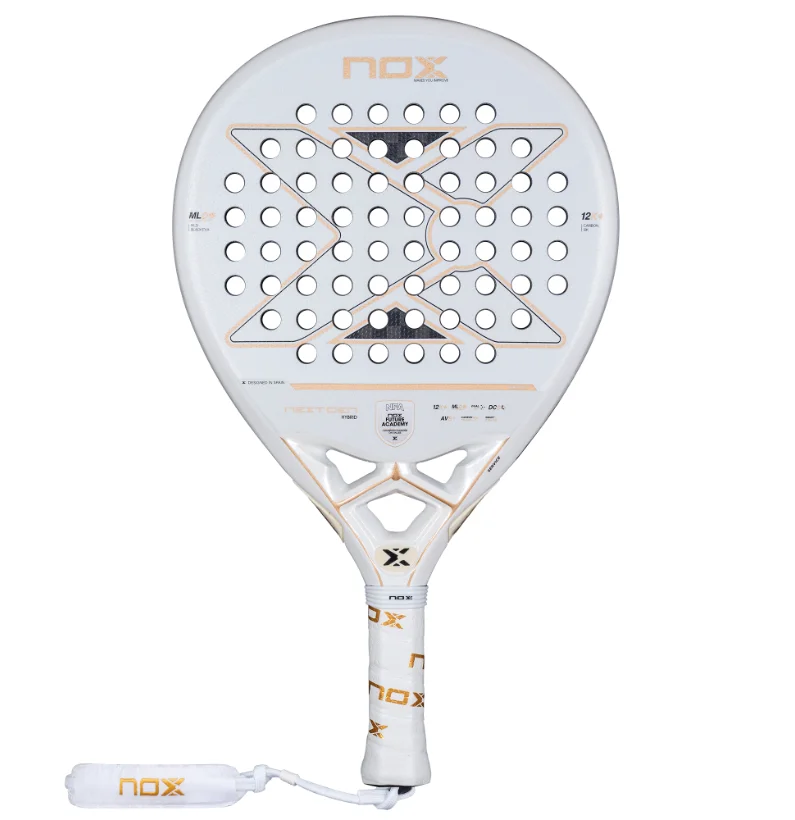 Nox NextGen Pro Hybrid 12K NFA 2026 – Vorderseite Weisser Nox NextGen Pro Hybrid 12K NFA 2026 Padelschlaeger Vorderseite in Hybrid-Form mit goldenen Akzenten und NOX-Logo