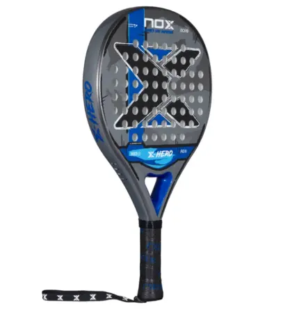 NOX X-Hero Blue 2026 Padelschläger schräg von vorne mit grauem Rahmen und blauem X-Hero Schriftzug