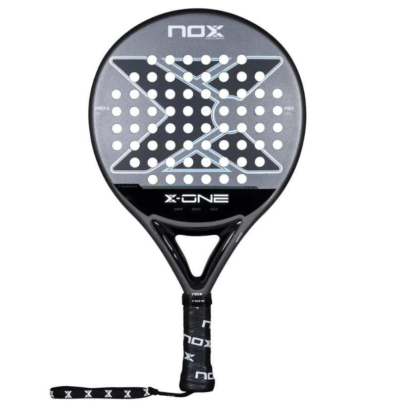 Nox X-One 2026 – Vorderseite Schwarzer Nox X-One 2026 Padelschlaeger Vorderseite in Rundform mit silbernem X-Design und X-ONE Schriftzug