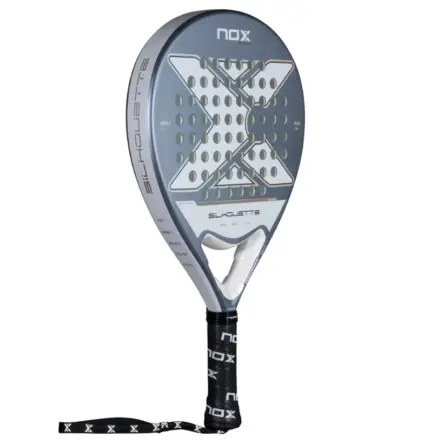 NOX X-ONE Silhouette Padelschläger schräg von vorne mit hellgrauem Rahmen und SILHOUETTE Schriftzug an der Seite