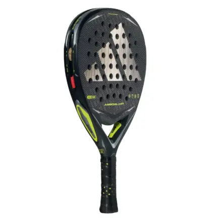 adidas Arrow Hit 2026 Padelschläger schräg von links mit seitlicher Gewichtsschiene und gelbem Rahmenteil