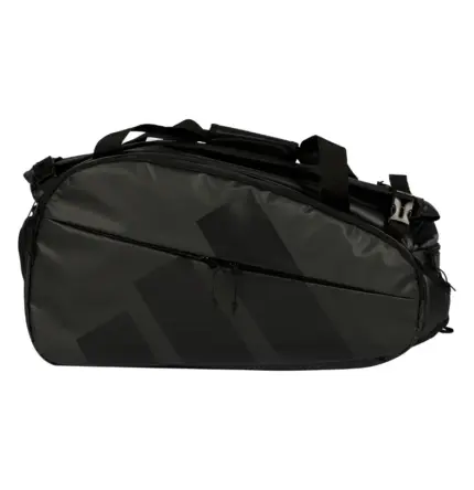 adidas Multigame Tonal Black Racket Bag 2026 in der Seitenansicht mit adidas Logo Ton in Ton